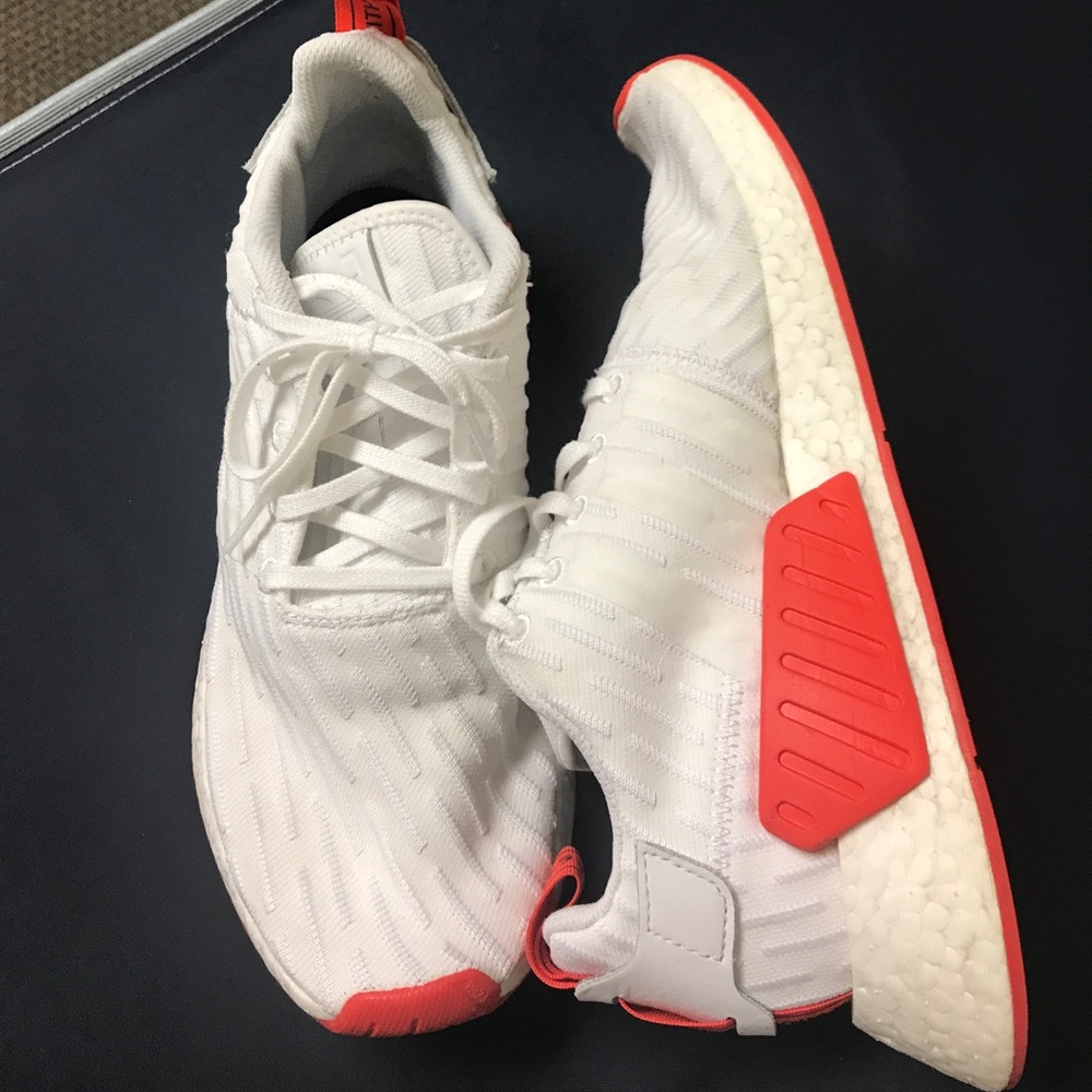Adidas NMD R2 - Picture 2 of 3
